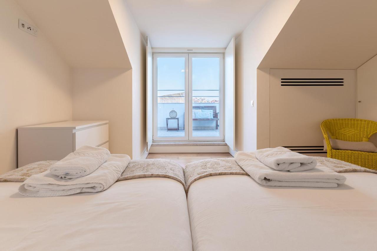 Amazing Rooftop At Center Apartment Lisbon